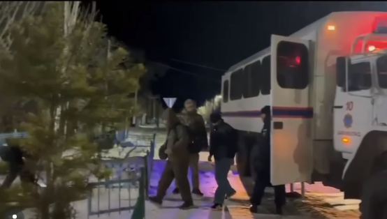 В Актюбинской области из сломанного автобуса эвакуировали 57 иностранцев