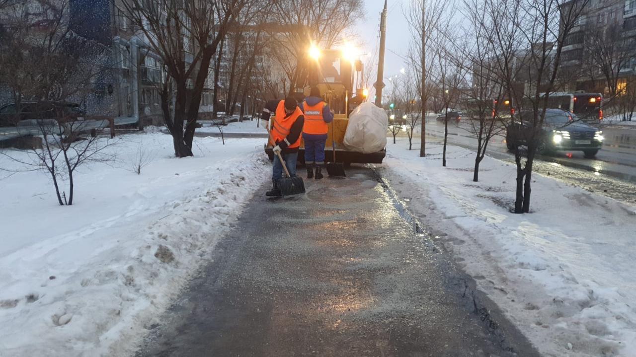 В столице на уборку улиц задействовано более 1,4 тысячи единиц коммунальной техники