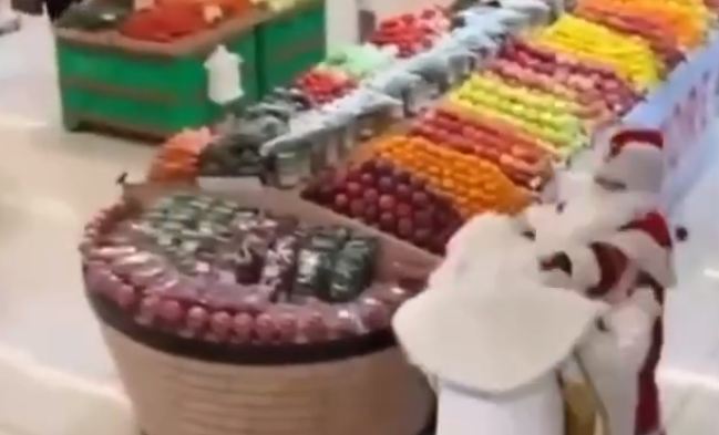 В Баку в супермаркете подрались два Деда Мороза