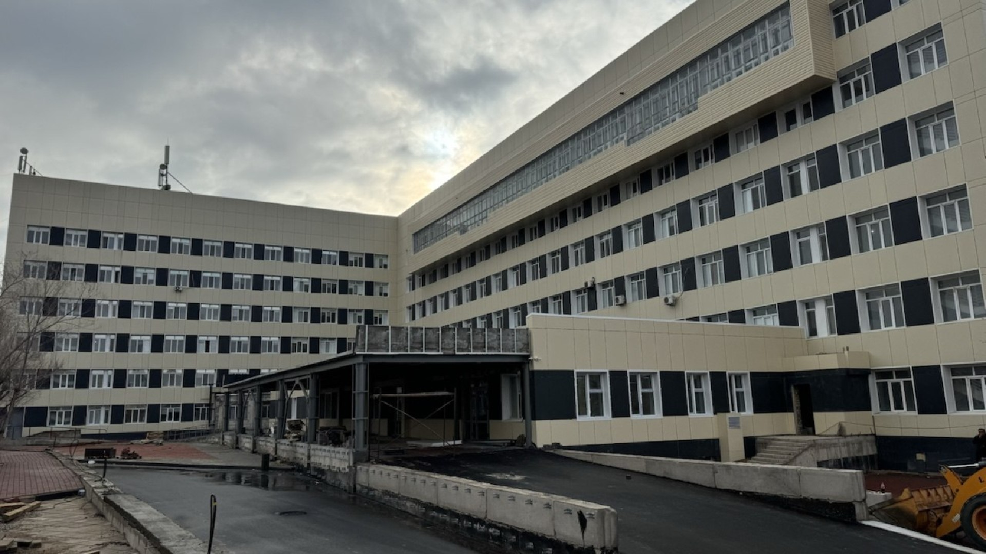 По поручению Токаева 7,5 млрд тенге направлены на строительство и модернизацию медицинских учреждений в Балхаше