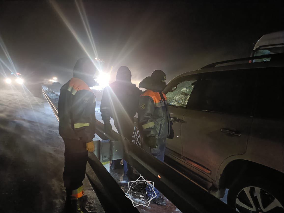 В Алматинской области из снежных заносов эвакуировали более 80 человек