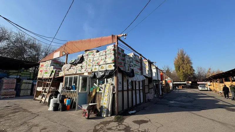 Рынок сносят в Алматы