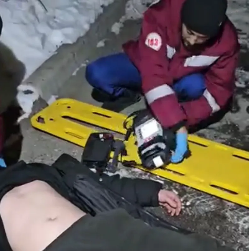 В Усть-Каменогорске мужчину ударило током при входе в подъезд дома