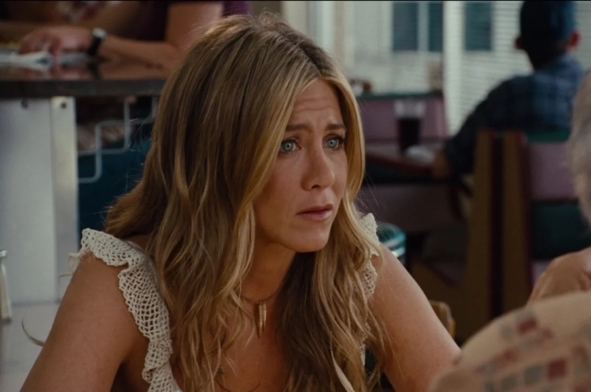 Пенсионер перевел деньги на билет Дженнифер Энистон в Кострому