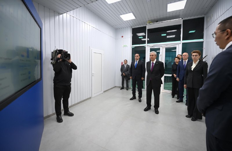 Глава государства ознакомился с деятельностью фармацевтических предприятий Жамбылской области