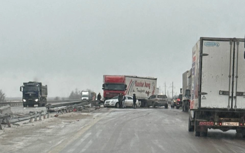 На трассе в Акмолинской области случилось массовое ДТП