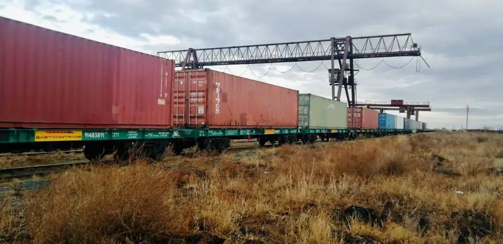 В Жетысуской области грузовой поезд наехал на человека