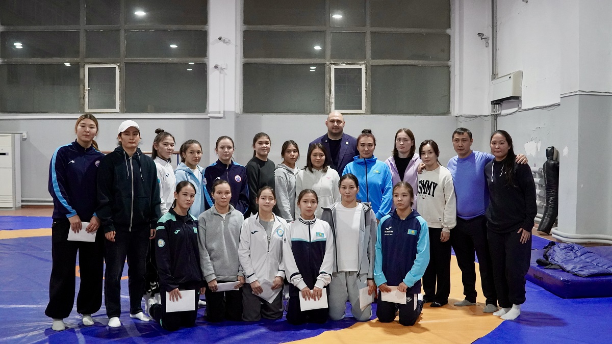 Часть мотивационной системы: алматинские борцы получили приятный бонус