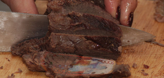 Одно яйцо на четыре дня: какой новогодний стол смогут позволить себе казахстанцы