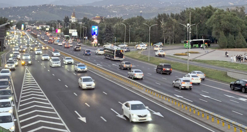 Состояние моста на Аль-Фараби в Алматы напугало горожан