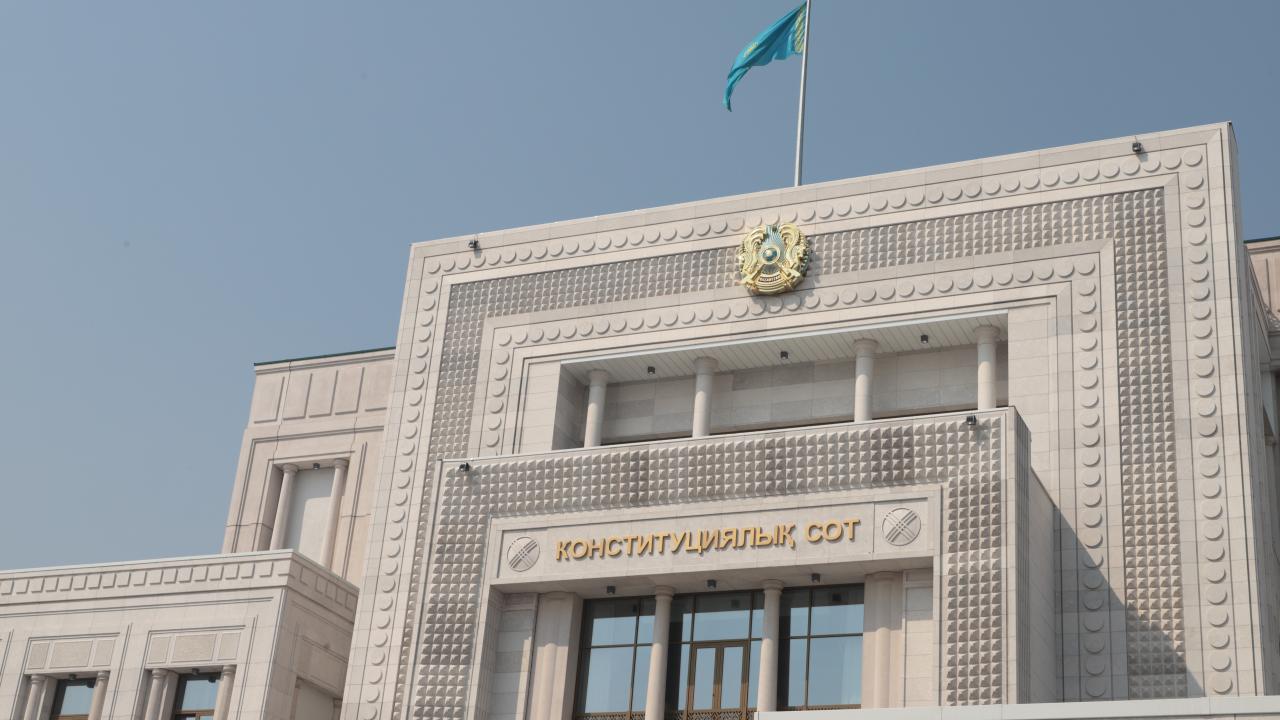 Член правления АО пытался вернуться на работу через Конституционный Суд