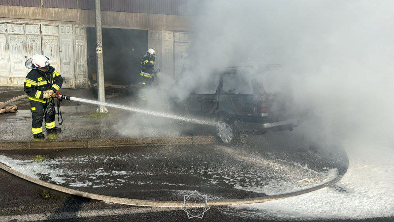 Автомобиль потушили в Шымкенте