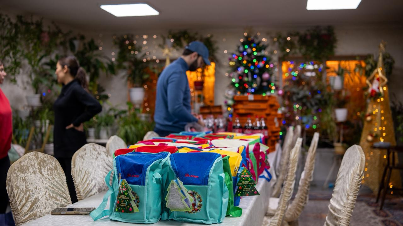 Более 200 детей получили новогодние подарки в рамках благотворительной акции RAMS Almaty «Благие дела»