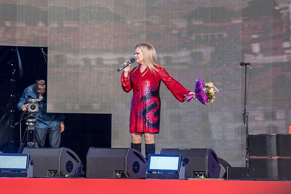 Ларису Долину предупредили о риске лишиться еще двух квартир