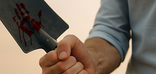 Избивая приятеля, сломал штыковую лопату