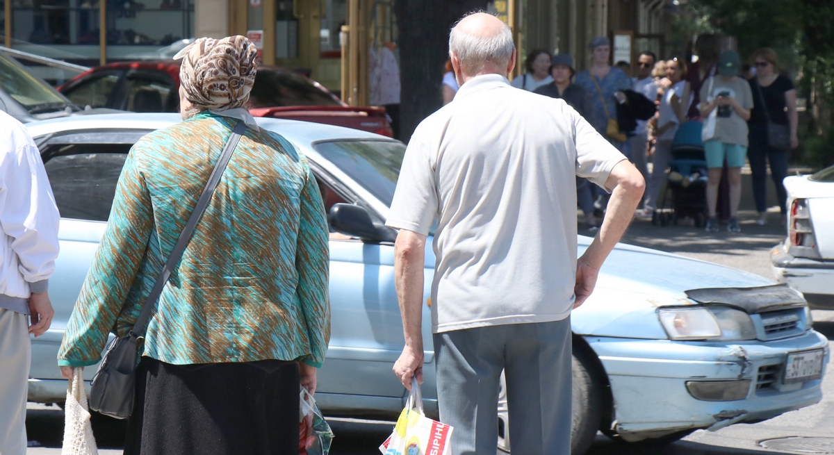 Банкомат съел карту, и пенсионер остался ни с чем: кто ответит за десять дней жизни без денег?