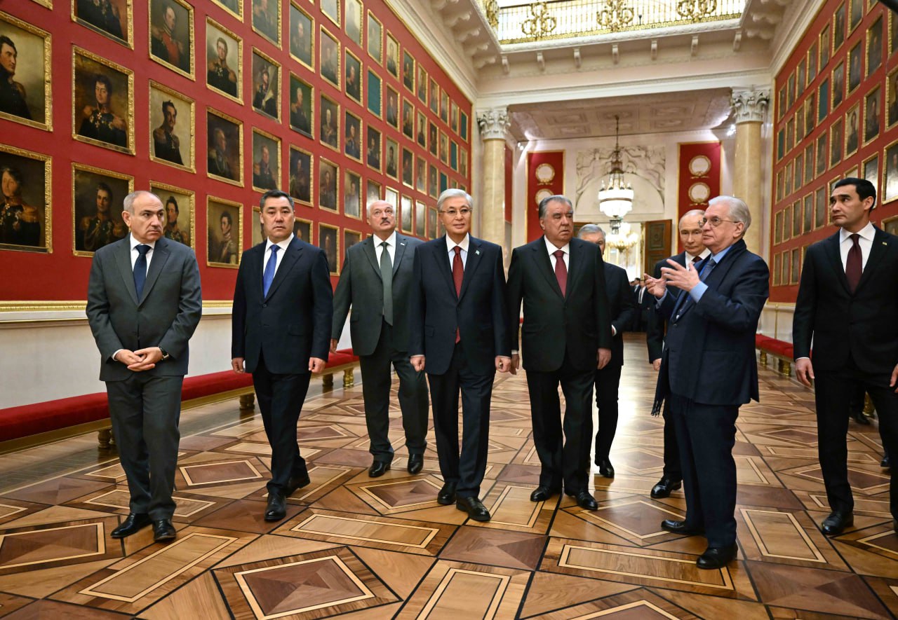 Касым-Жомарт Токаев посетил Государственный Эрмитаж