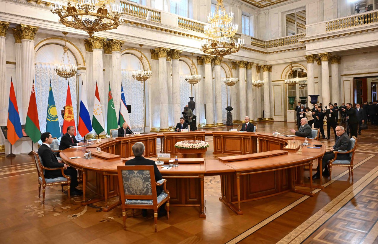 Президент принял участие в неформальной встрече глав государств СНГ