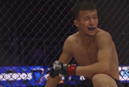 Боец сам себе едва не сломал шею после победы на турнире в Алматы