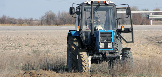 Под колесами трактора погиб работник животноводческой фермы в Акмолинской области