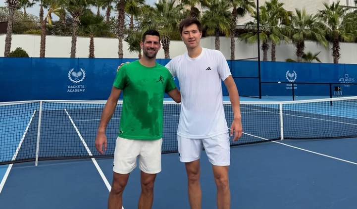 Казахстанец потренировался с легендарным Новаком Джоковичем