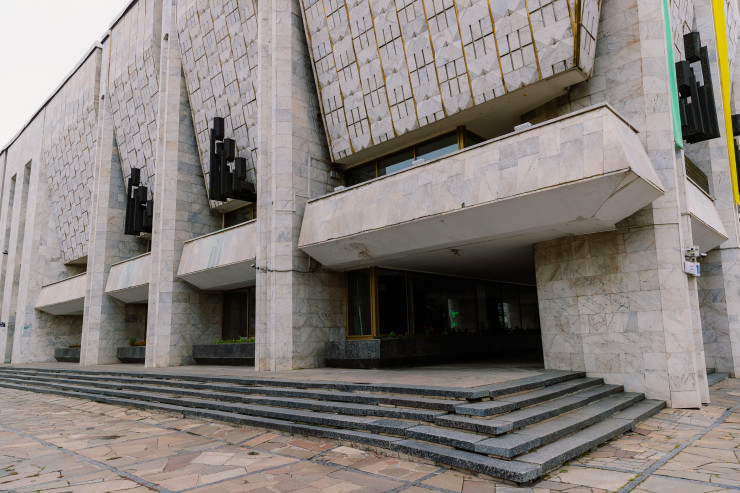 В Минкультуры прокомментировали информацию о "законсервированной" реконструкции театра имени М. Ауэзова