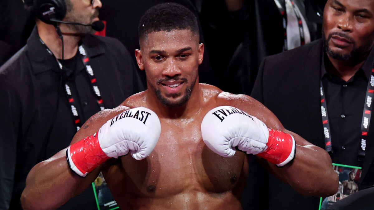 Дядя Энтони Джошуа заявил, что боксер завершил карьеру