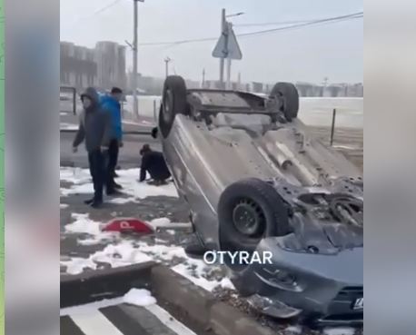 На автодроме в Шымкенте во время экзамена перевернулся автомобиль