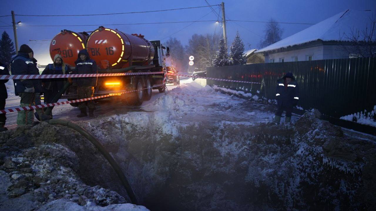 В Усть-Каменогорске ликвидировали аварию на водопроводе