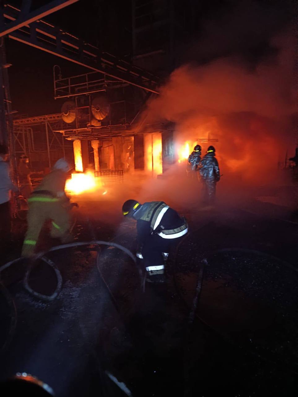 В Арысе на нефтебазе произошел пожар