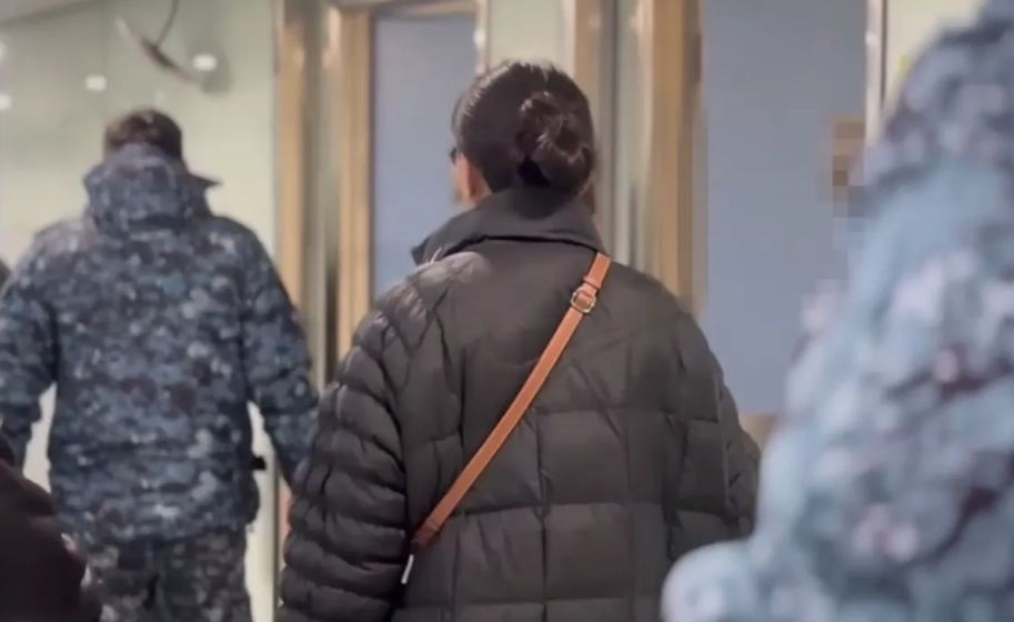 Из Турции в Казахстан экстрадировали подозреваемую в мошенничестве с ювелирными изделиями