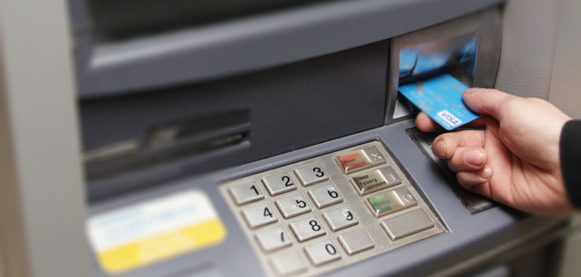 Что делать, если банкомат съел карту, на которой все пенсионные?