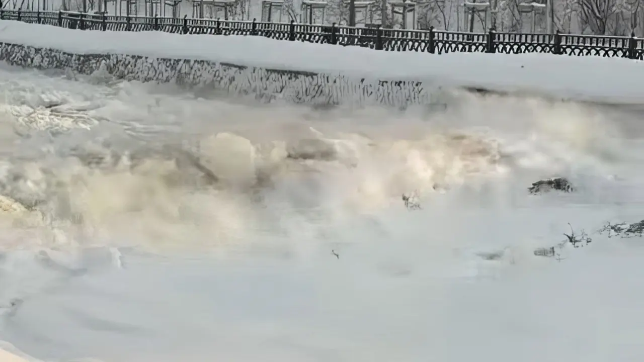 На реке Есентай в Алматы может снова сойти водоледяной сель