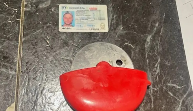 Вооруженный вилкой для барбекю американец притворился агентом ФБР и попытался освободить из тюрьмы Луиджи Манджоне