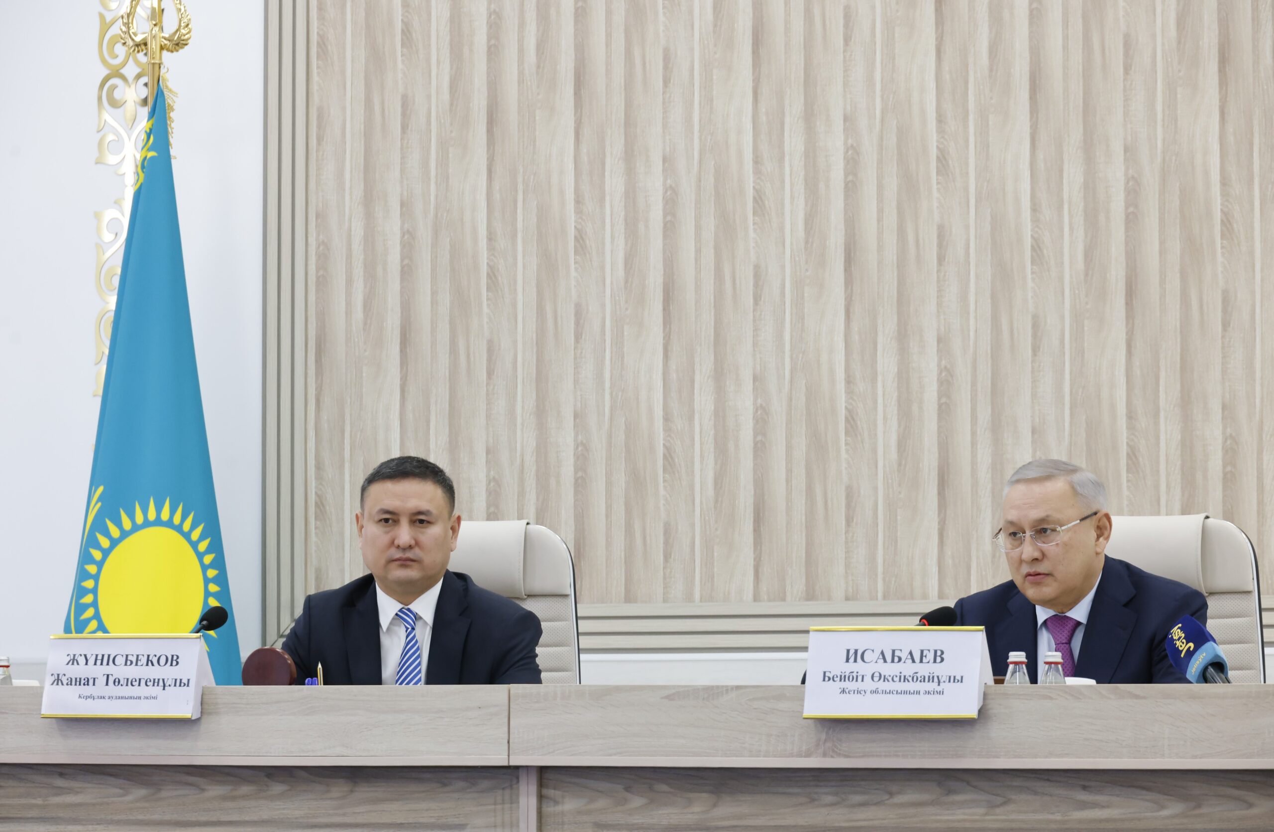 Бейбит Исабаев представил местному активу нового избранного акима Кербулакского района