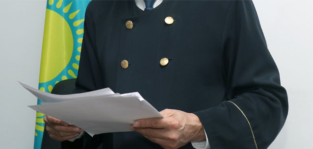 Житель Петропавловска подал в суд на соседа, который установил слишком высокий забор