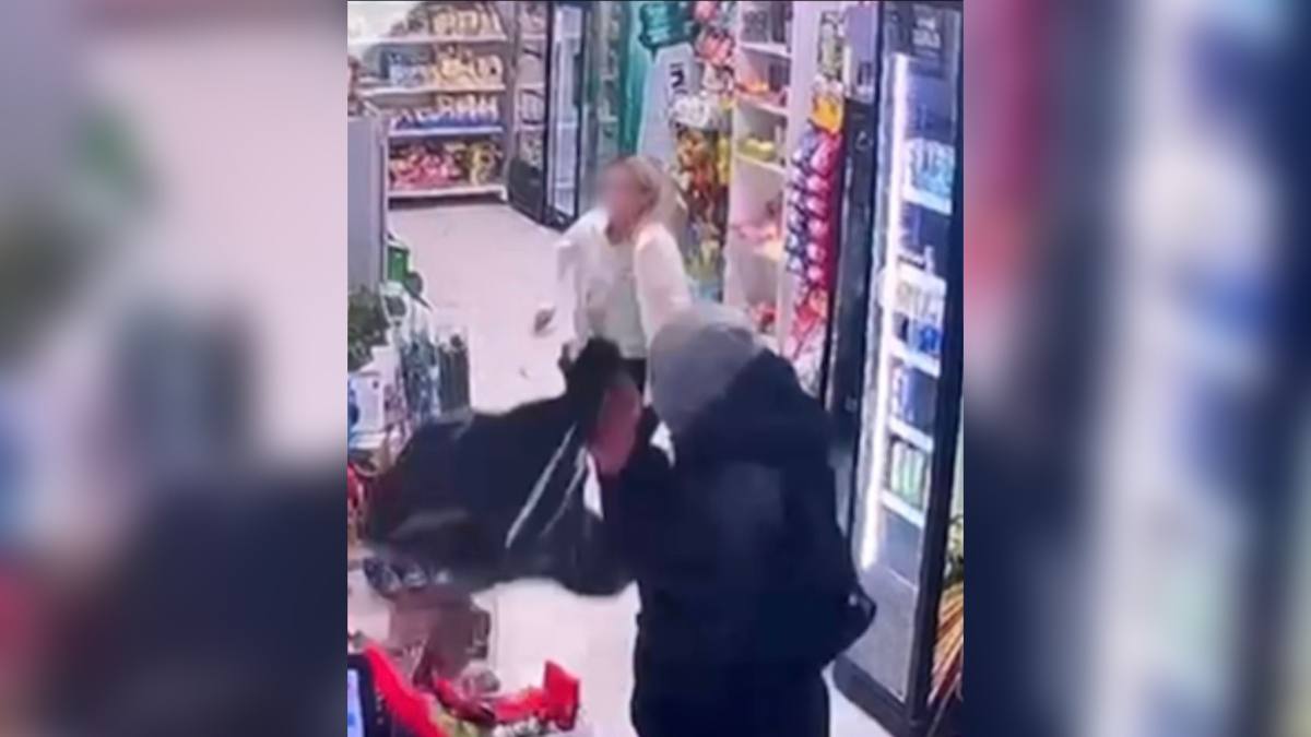 На женщину напали в магазине в Алматы