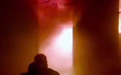 Сотрудники МЧС спасли пожилую женщину из горящего дома в Уральске