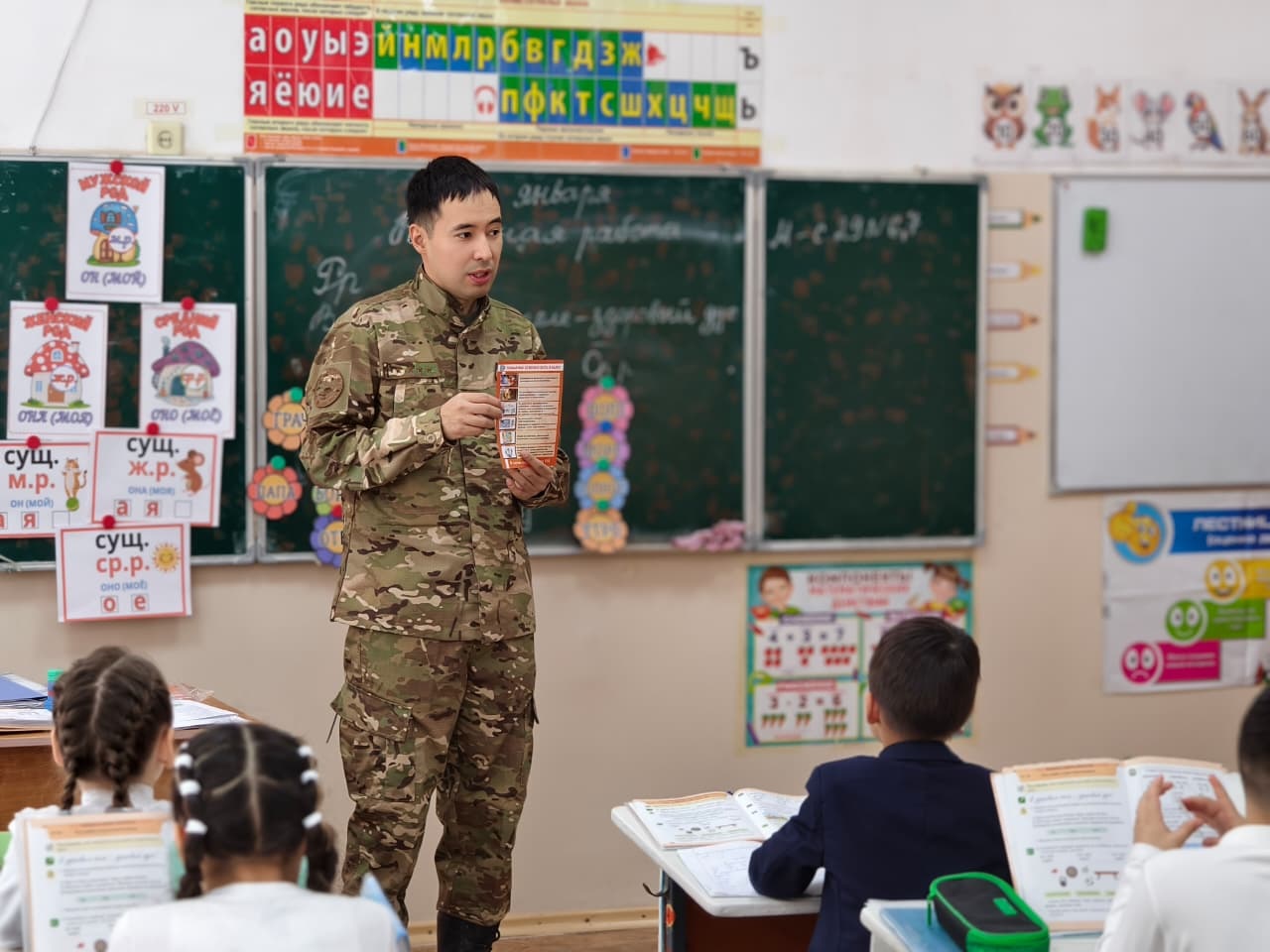 Спасатели обучили детей действиям в экстренной ситуации