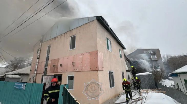 В Астане по повышенному рангу потушили пожар