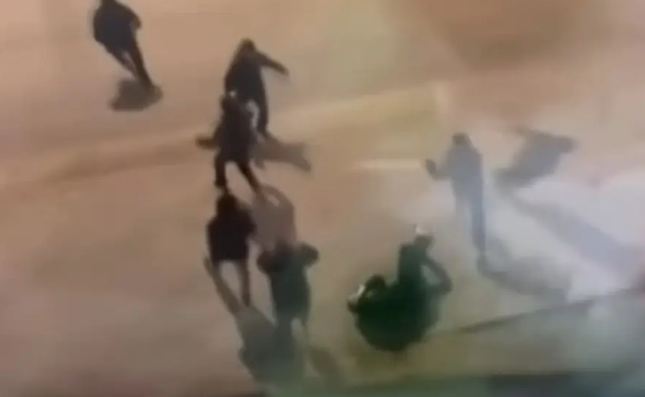 В Кызылорде во дворе многоэтажки школьника избили толпой