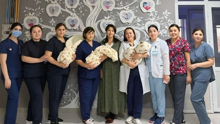 Жительница Туркестанской области родила тройню и стала матерью восьмерых детей