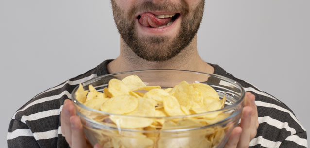Причины зависимости от чипсов объяснила врач-эндокринолог