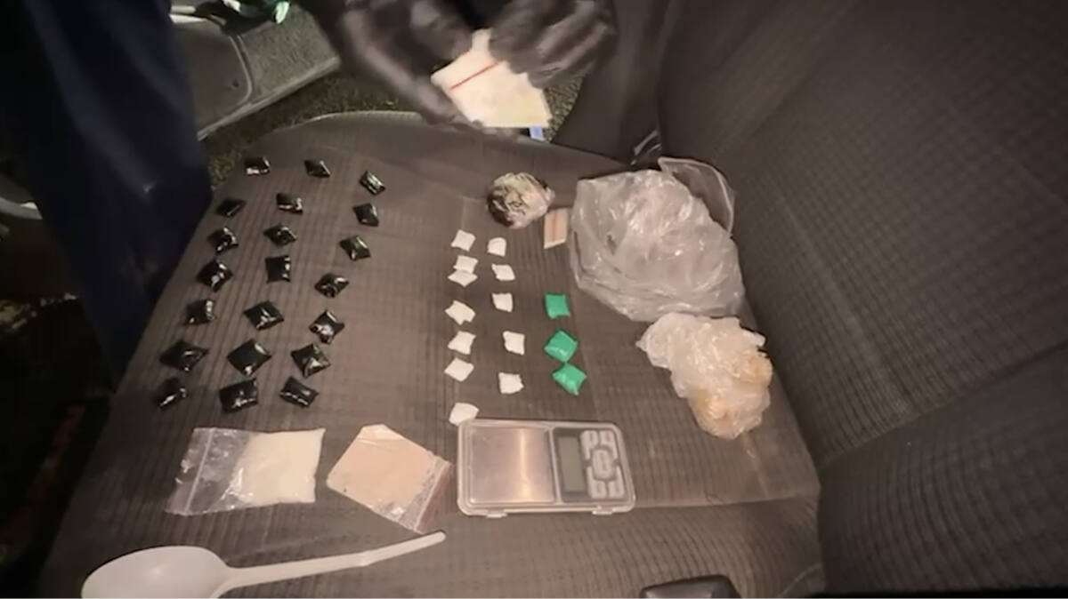 В Алматы полиция задержала закладчика, распространявшего синтетические наркотики