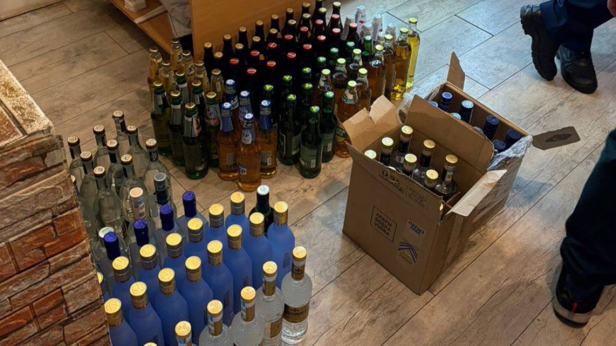 В одном из кафе Уральска изъяли из оборота алкогольную продукцию