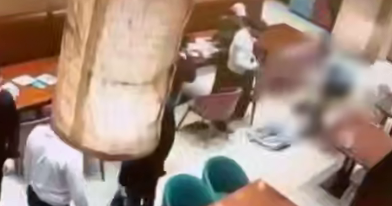 Девушку избили из-за пролитого чая в кафе Актау