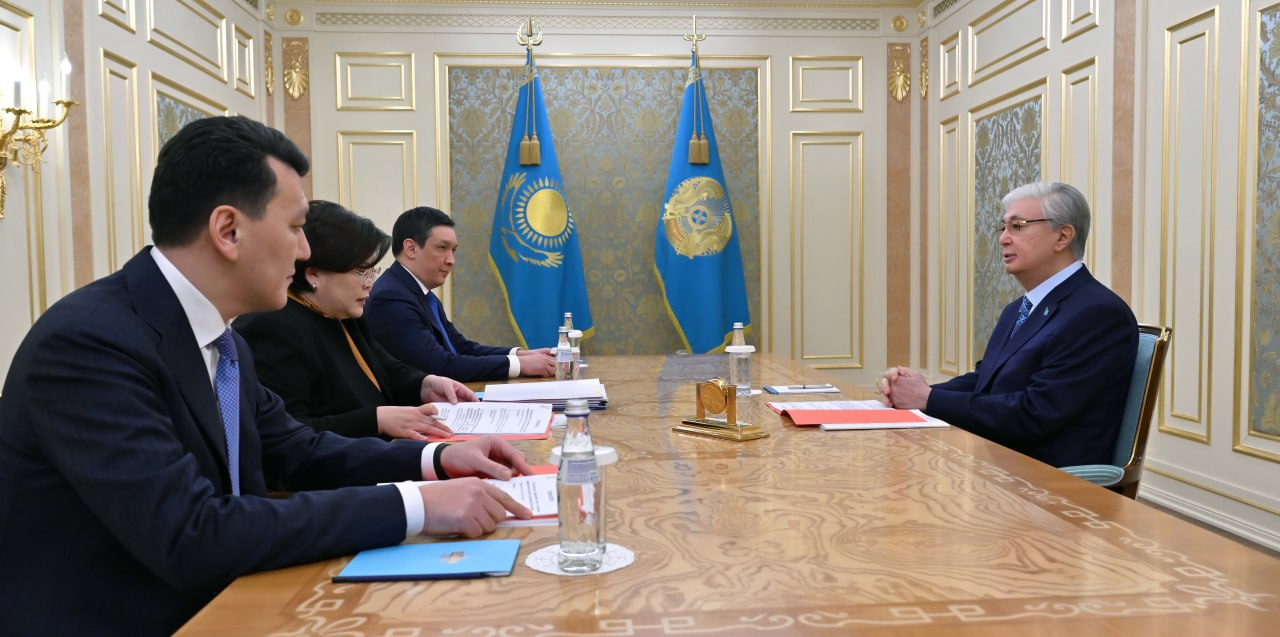 Токаев провел рабочую встречу с руководством Конституционной комиссии