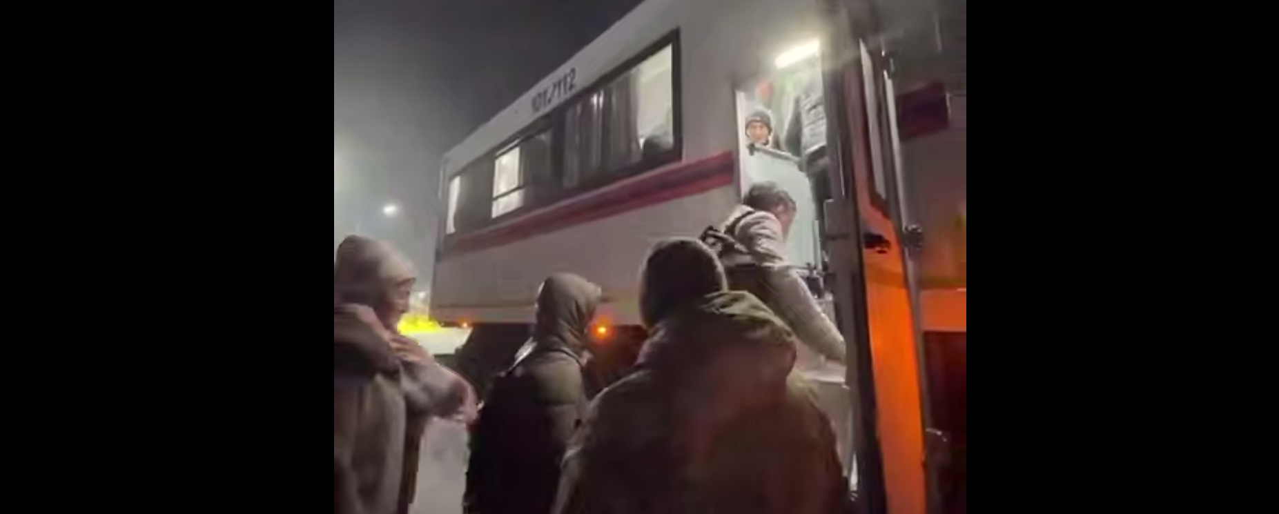 Более 50 иностранцев эвакуировали спасатели с трассы в Актюбинской области