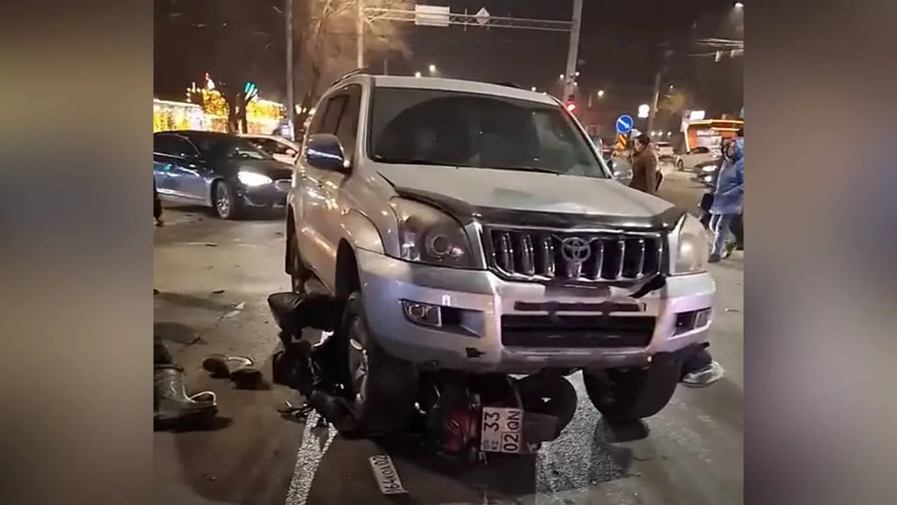 ДТП с участием мопеда случилось в Алматы