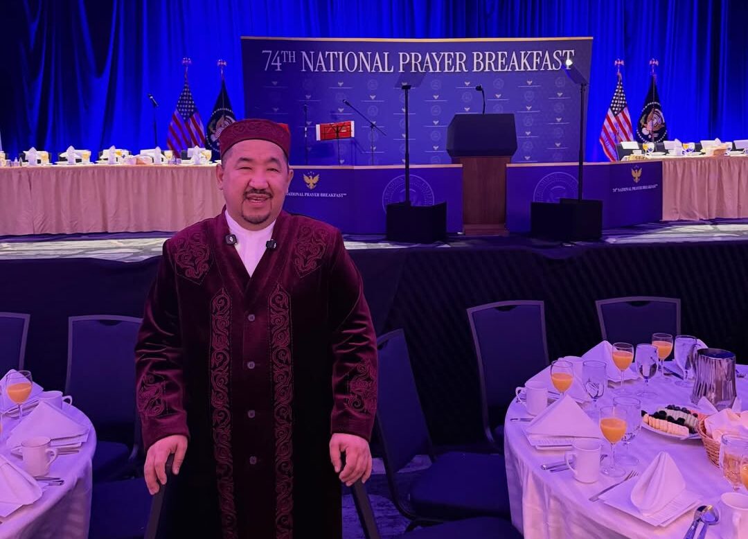 Казахстанский имам побывал на молитвенном завтраке с участием Дональда Трампа